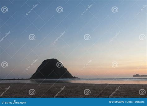 Beautiful View on Pulau Merah Beach Stock Photo - Image of tourist, pulaumerah: 215065378