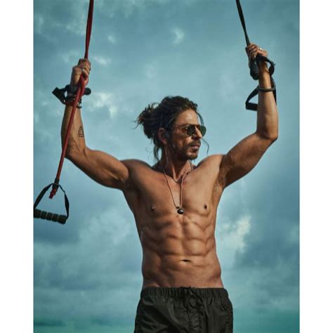 Pathaan: 7 Shirtless pictures of Shah Rukh Khan that prove he is the ...