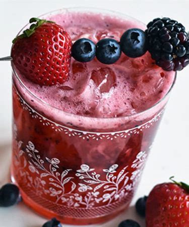 The Mixed Berry Sparkling Lemonade Recipe | VinePair