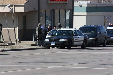 Sioux Falls Police Involved in Standoff with Armed Robbery Suspect [PHOTOS]