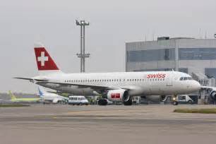 File:SwissAir Airbus A320-214.jpg - Wikipedia