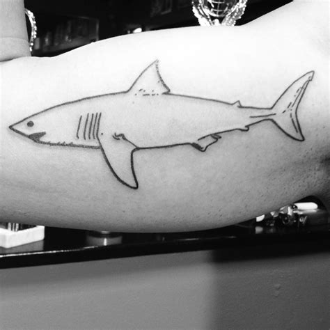 Aggregate 79+ shark tattoo outline super hot - in.cdgdbentre