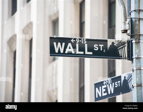 Sign on the Wall Street Stock Photo - Alamy