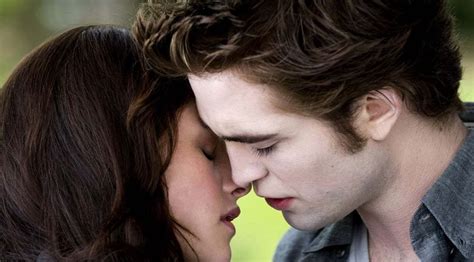 Why Twilight's Bella, Edward & Jacob Love Triangle Was Toxic