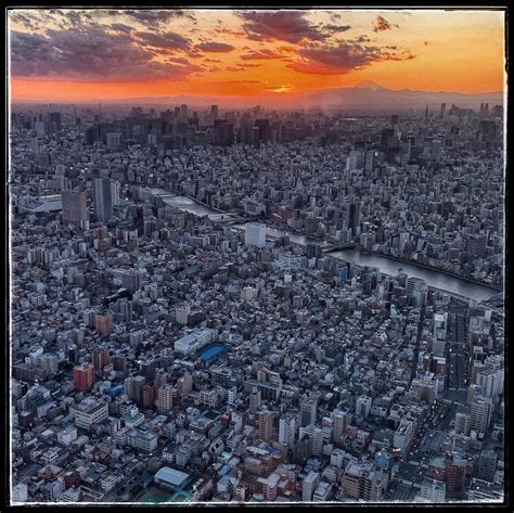 Pic from Tokyo tower at sunset (Mt Fuji in the Back) : r/CityPorn