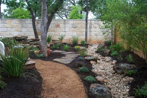 Texas Style Front Yard Landscaping Ideas and Tips | Landscaping austin, Landscaping with rocks ...