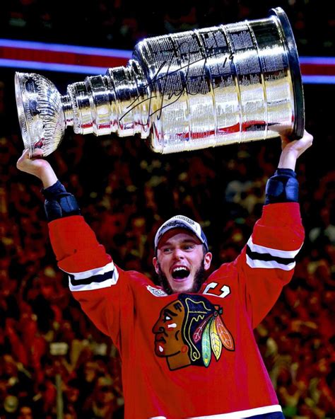 Jonathan Toews with The Stanley Cup 2015 | HockeyGods