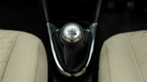 Etios Liva Gear-Lever Image, Etios Liva Photos in India - CarWale