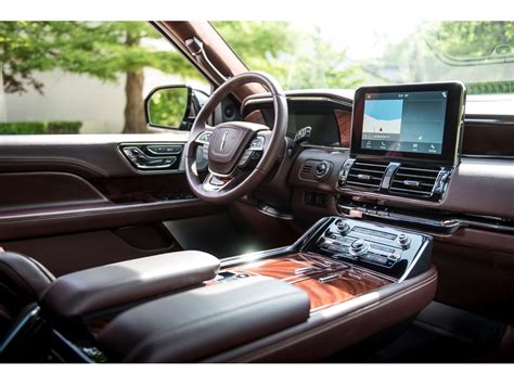 2023 Lincoln Navigator: 166 Interior Photos | U.S. News