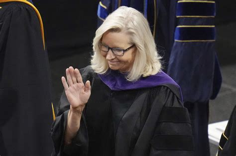 Liz Cheney blasts GOP during commencement speech - Breaking News in USA ...