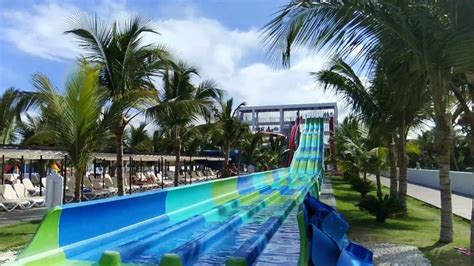 Water Park Splash in the RIU Naiboa 4*. - YouTube