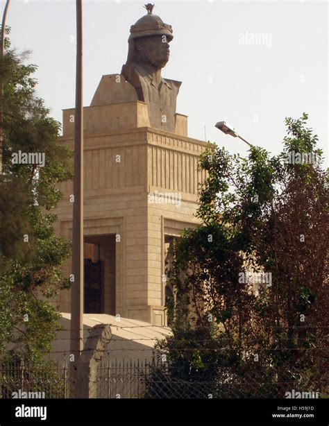 Saddam hussein statue hi-res stock photography and images - Alamy