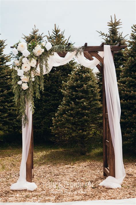 Christmas Tree Farm Intimate Microwedding in 2020 | Wedding arch ...