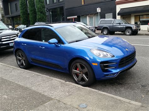 Saw this blue Macan turbo yesterday : Porsche