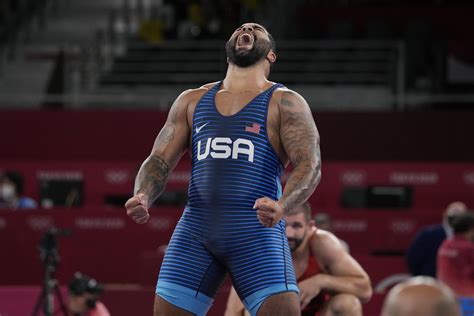 USA's Steveson scores late to win wrestling gold | AP News