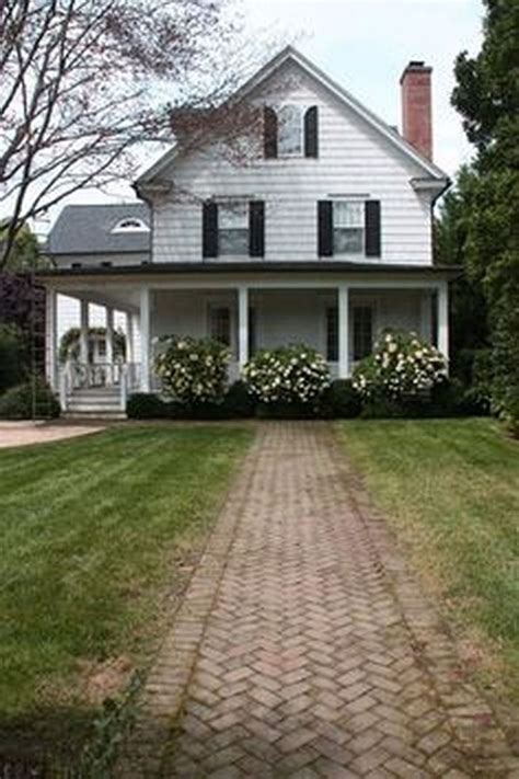 Gorgeous Farmhouse Landscaping Front Yard Ideas(21) – HomeGardenMagz | Farmhouse landscaping ...