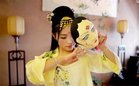 Girls in Chongqing celebrate Qixi Festival in their own way | Celebrities, Traditional outfits ...