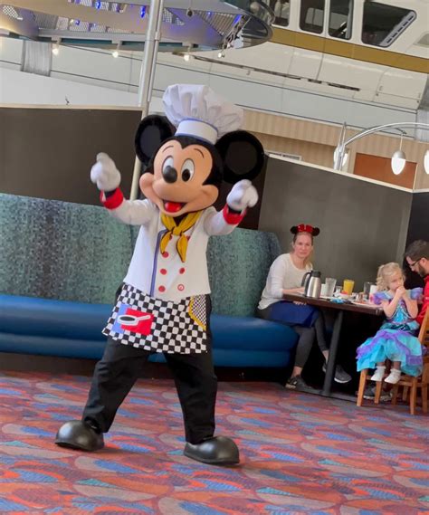 REVIEW: Characters Return to Chef Mickey’s at Disney’s Contemporary ...