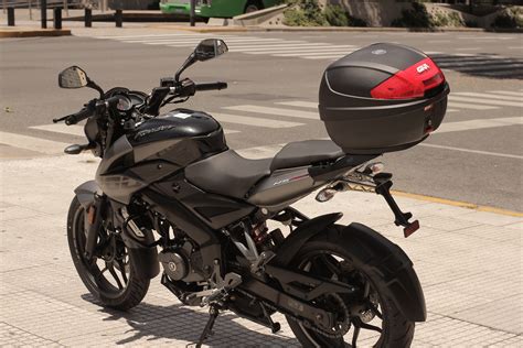 Llega la Rouser NS200 Givi Edition