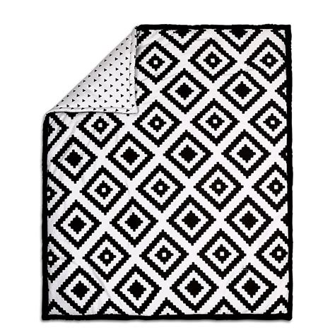 The Peanut Shell® Tile Quilt in Black/White | buybuy BABY | Tiled quilt, Shell tiles, Baby crib ...