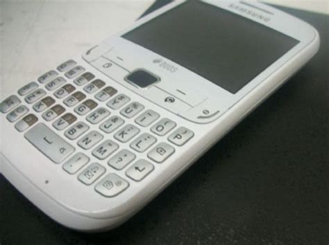 Samsung GT-S3752 feature phone with a hardware QWERTY keyboard - SamMobile - SamMobile