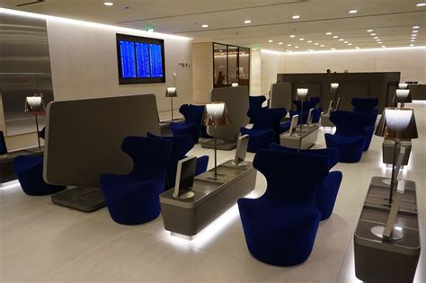 Review: Qatar Airways Arrivals Lounge Doha Airport | The Milelion