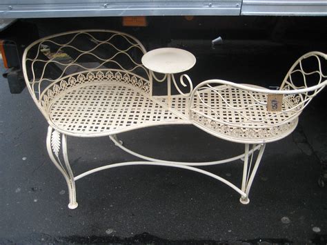 Love seat - garden furniture | Andy Roberts | Flickr