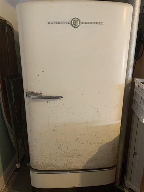 Where to sell a 1940s GE Refrigerator? : Antiques