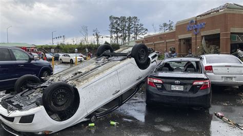 Tornados violentos dejan varios muertos y decenas de heridos en el centro de Estados Unidos