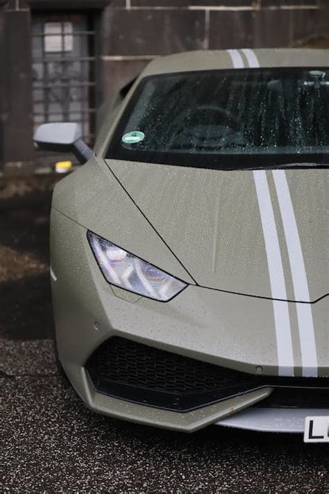 Front of a Lamborghini Huracan · Free Stock Photo