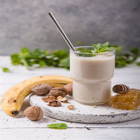 Banana and Walnut Smoothie - MACE