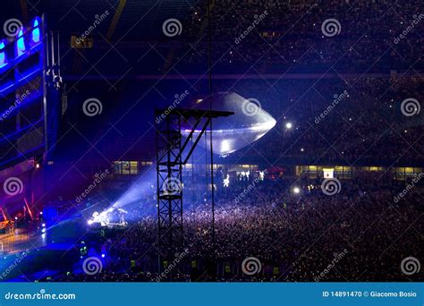 Muse - the Resistance Tour editorial image. Image of music - 14891470