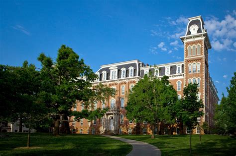 Old Main | University of arkansas, College campus, Univeristy of arkansas