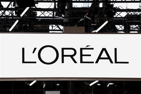 L'Oreal says 'vague' hair-relaxer product claims should be thrown out | Reuters