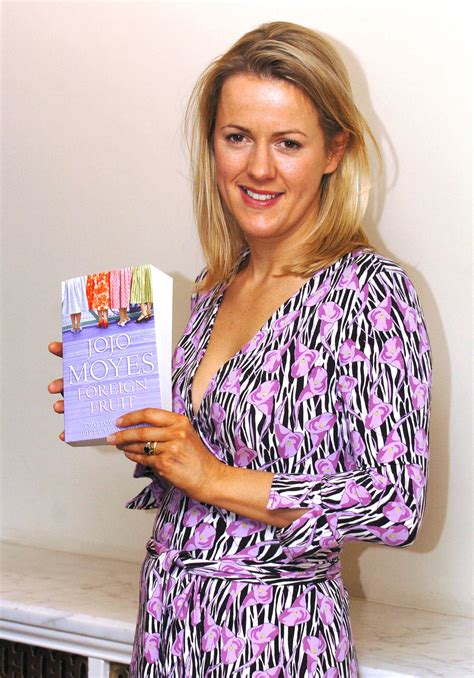 Jojo Moyes | What Your Favorite Authors Really Look Like | POPSUGAR Entertainment