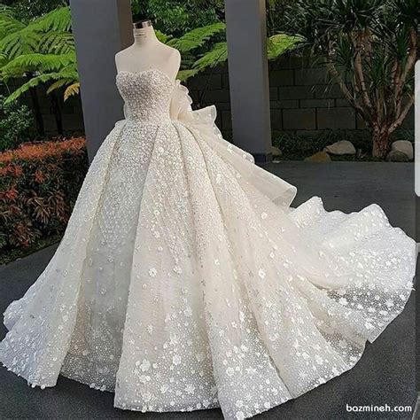 لباس عروس دکلته با دامن دنباله دار | Dream wedding dresses, Western ...