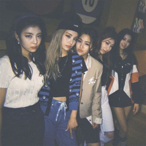 Pin by 🚬 on ꗃ𝐈𝐓𝐙𝐘? 𝐈𝐓𝐙𝐘! | Itzy, Girls support girls, Kpop girls