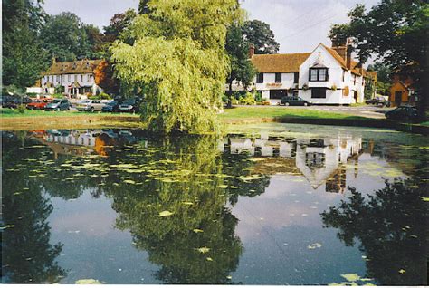 Godstone Village Pond © Colin Smith cc-by-sa/2.0 :: Geograph Britain and Ireland