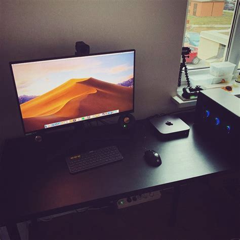 Mac mini home office setup, LG display, Logitech keyboard, eGPU Razer ...