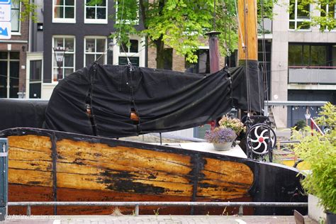 Houseboats of Amsterdam | Amsterdamian