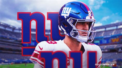 Giants' Daniel Jones leaves game vs. Dolphins with neck injury