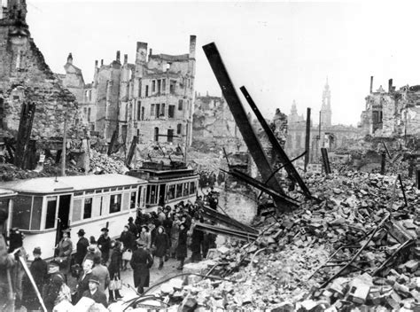 Germany at the end of the Second World War: the destruction in Dresden (1946) - CVCE Website