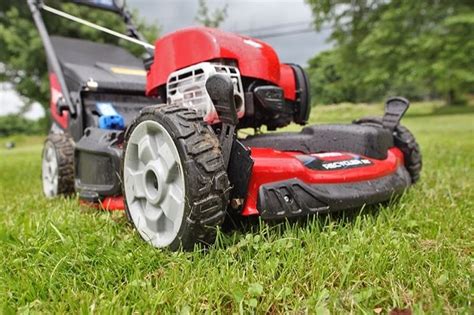 Toro Self-Propelled Lawnmower Reviews | Personal Pace Models | PTR