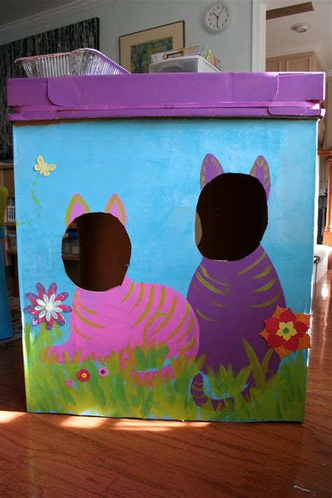 Pink and Green Mama: * The Cardboard Box Cat Fort