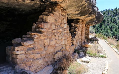 Island Trail cliff dwellings in Walnut Canyon National Monument photo ...