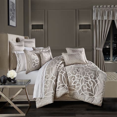 Deco California King 4 Piece Comforter Set in Silver by J.Queen New York