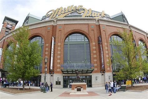 Top 10 Tourist Attractions in Milwaukee, Wisconsin | Things To Do in ...