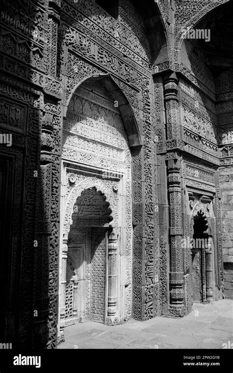 Tomb of Iltutmish, Delhi, India Stock Photo - Alamy