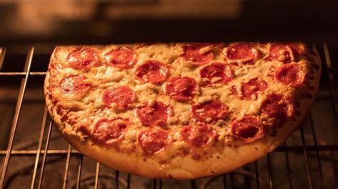 How to Reheat Pizza in a Toaster Oven - OvenSpot