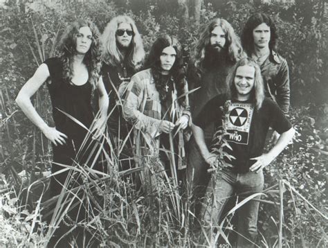 Dave's Music Database: Lynyrd Skynyrd members died in a plane crash ...